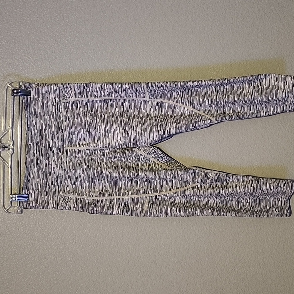 Zyia Active Compression Leggings Capri Length Women's Size 6-8 White Gray Patter